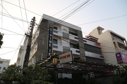 디바인 인 호텔