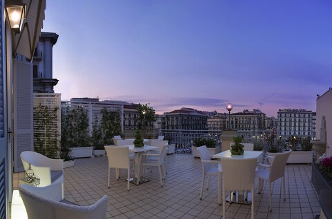 더 파이브 룸 나폴리