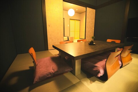 호스타 니조 아오이