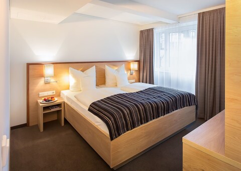 슈타트호텔 암 뢰메르툼