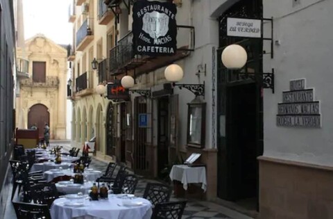 에르마노스 마시아스 오텔