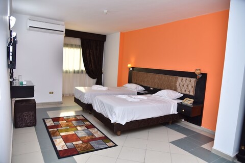 로열 피라미즈 호텔