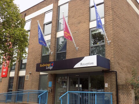 레드윙스 로지 울버햄프턴