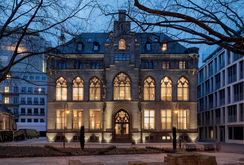 더 크베스트 하이드어웨이