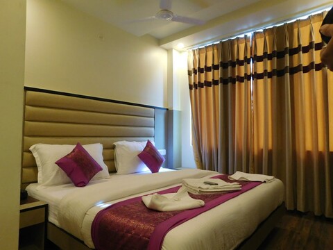 호텔 가우랑가, 뉴델리 기차역 가장 가까움