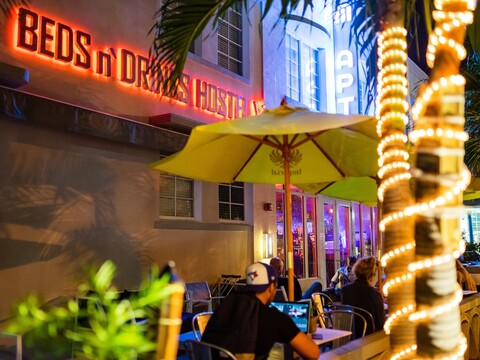 베드 & 드링크 호스텔