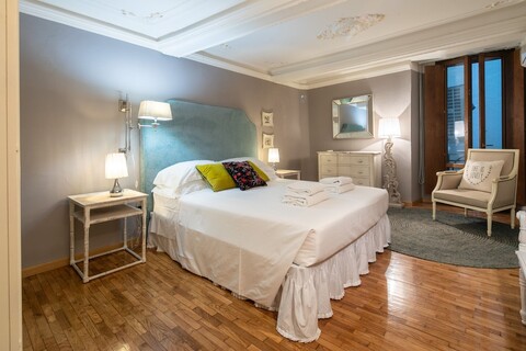 우피치 로맨틱 플랫 바이 메가