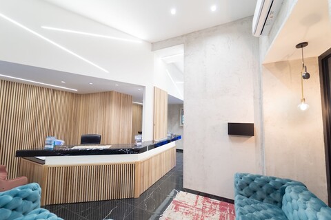 르 4 스타지오니 단테 H 나폴리 센트로, 클라파 그룹 디스로케이티드 호스피탈리티