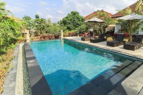 빈인 사리 홈스테이