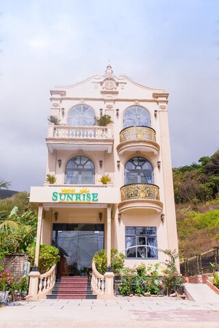 Sunrise Hotel