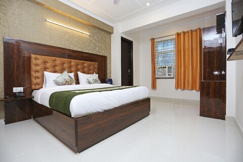 캐피탈 O 9669 AoA 팰리스