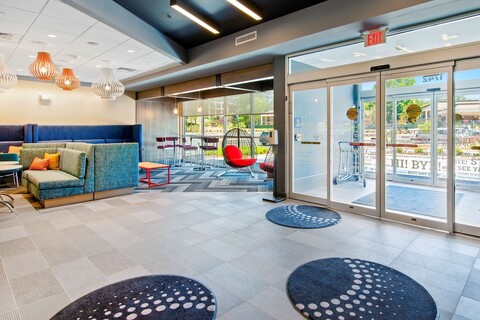 트루 바이 힐튼 체플힐