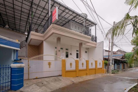 RedDoorz Syariah near Summarecon Mall Bekasi