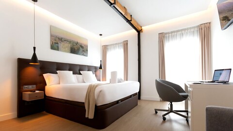 우후 룸스 부티크 솔