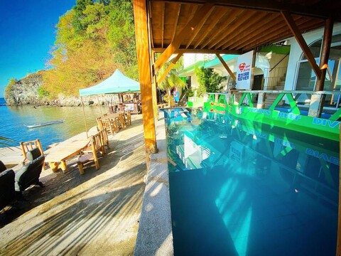 Tinas reef dive and resort 