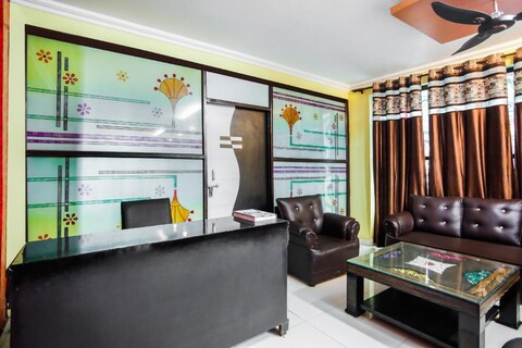 SPOT ON Hotel Harry's 1 Near Select Citywalk Mall