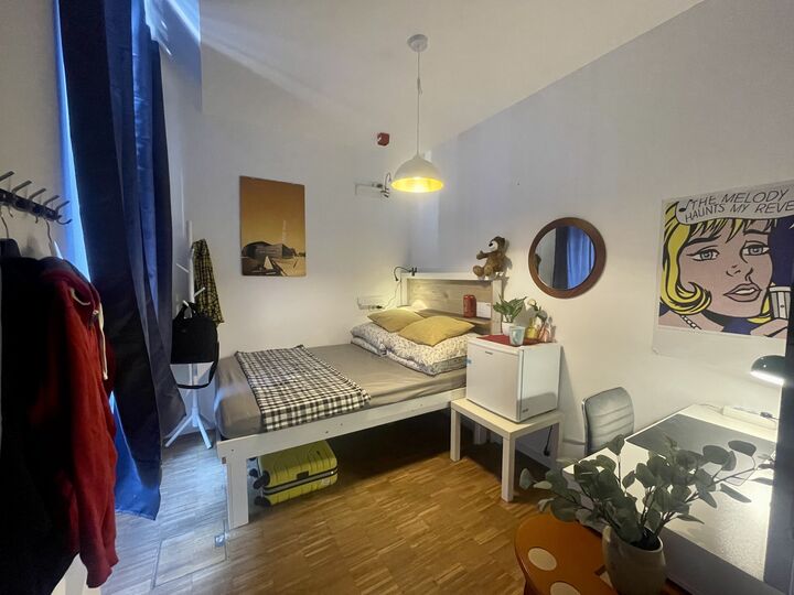 room detail thumbnail 1
