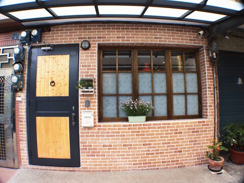 노크 노크 호스텔