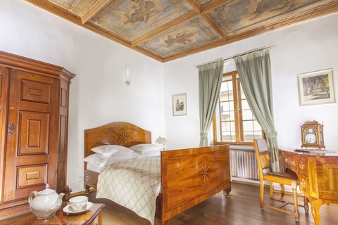 호텔 앳 더 그린 그레이프