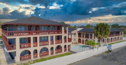 세비야 인 - 메디벌 타임즈 근처