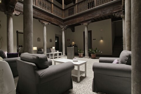 샤인 알바이신 호텔