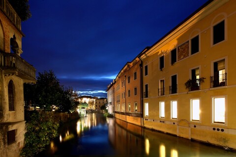 호텔 두에 레오니