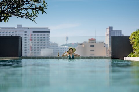 페이지 10, 호텔