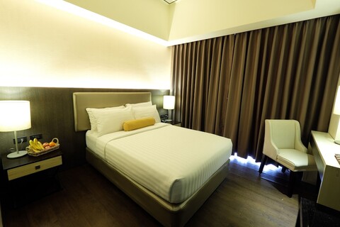 홈 크레스트 호텔