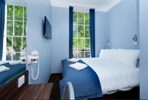 더 앵거스 호텔