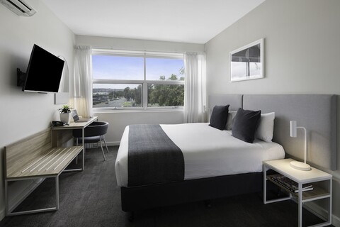 퀘스트 모슨 레이크스