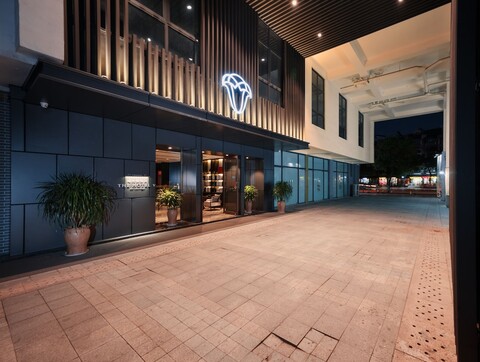 더 호텔 V 컨퓨셔스 템플