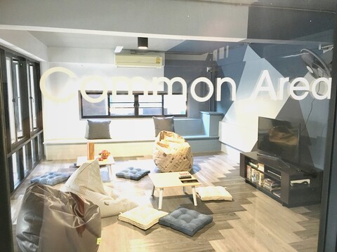 더 어거스트 호스텔