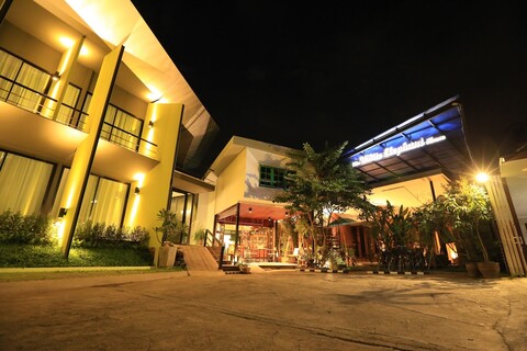 더 화이트 엘리펀트 홈