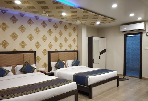 호텔 아데쉬 팰리스