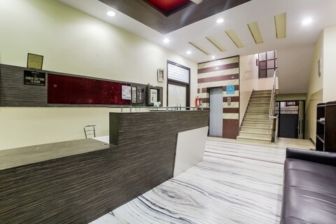 캐피탈 O 37274 더 로열  궁전