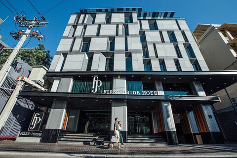 퍼스트 프라이드 호텔