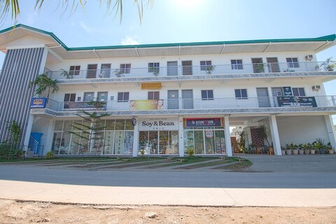 OYO 778 Fat J Apartelle