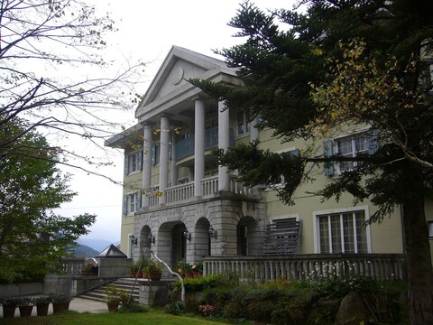 나에바 스프링스 호텔