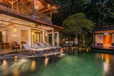 빌라 베지 마왕 바이 제뉴인호스트