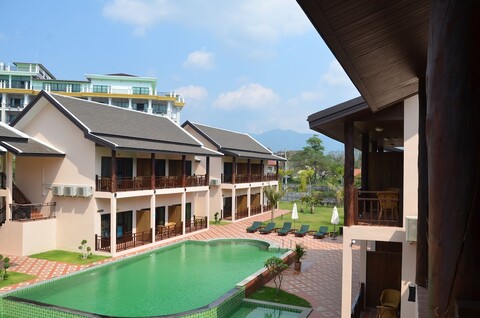 사크시리 리버사이드 부티크 호텔