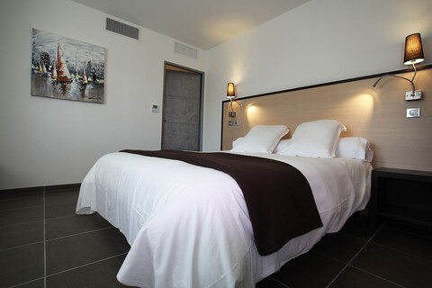 오텔 레스토랑 레 피리트