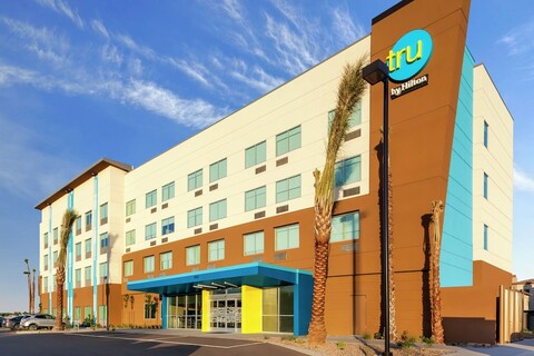 트루 바이 힐튼 길버트