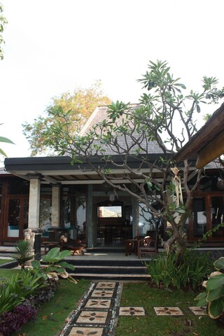 조글로 온 더 비치