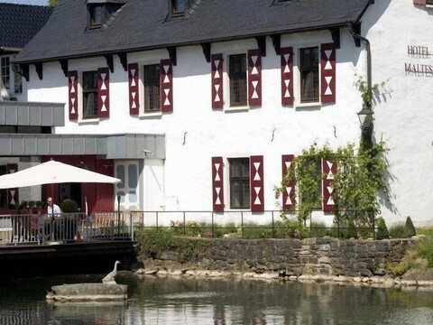 말테저 콤투라이 호텔/레스토랑