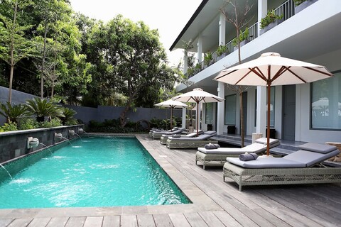 로비나라이프 룸 & 카페