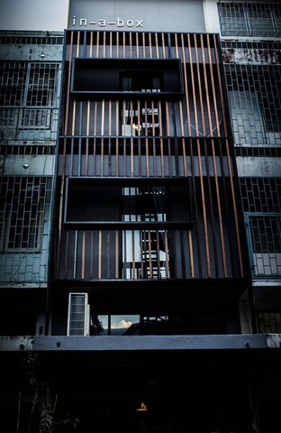 인 어 박스 호스텔