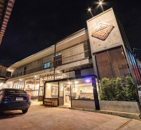 더 엔타니어 포쉬텔 - 호스텔