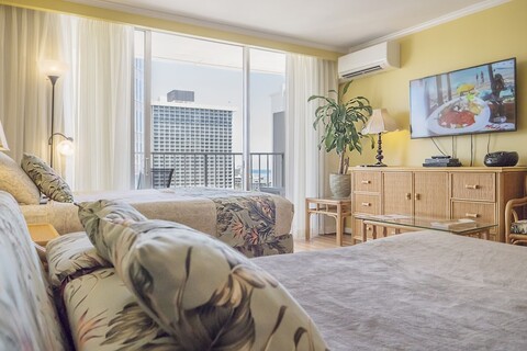 트로피칼 스튜디오스 앳 마린 서프 와이키키