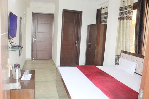 호텔 사우스 델리 인