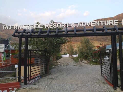 타지 리버사이드 리조트 앤드 어드벤처